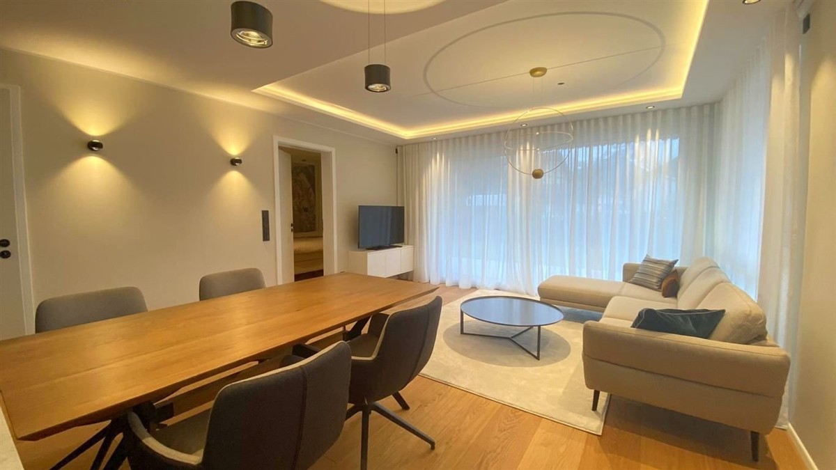 3-Zimmer-Wohnung, Terrasse, eigener Garten, Küche, voll möbliert, Einzel-Garage - Essbereich.jpg (818)