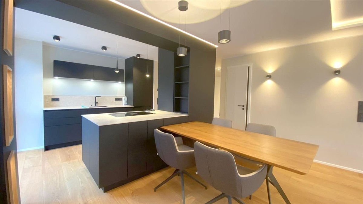 3-Zimmer-Wohnung, Terrasse, eigener Garten, Küche, voll möbliert, Einzel-Garage - Essbereich.jpg (816)