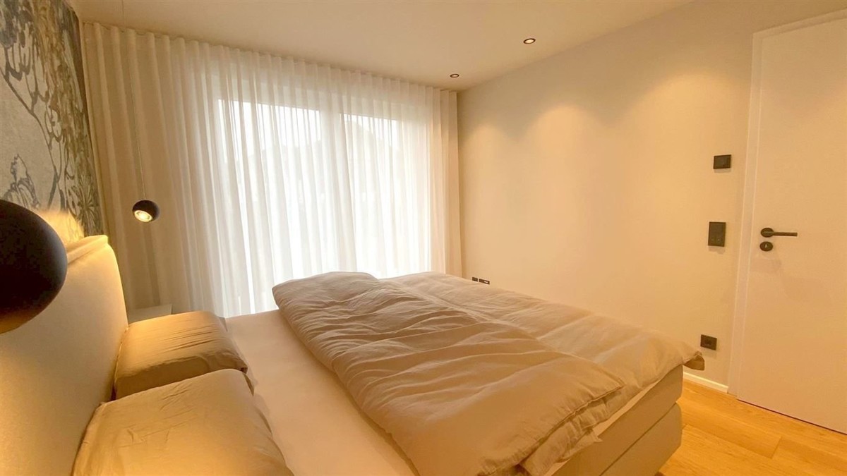3-Zimmer-Wohnung, Terrasse, eigener Garten, Küche, voll möbliert, Einzel-Garage - Schlafzimmer.jpg (820)