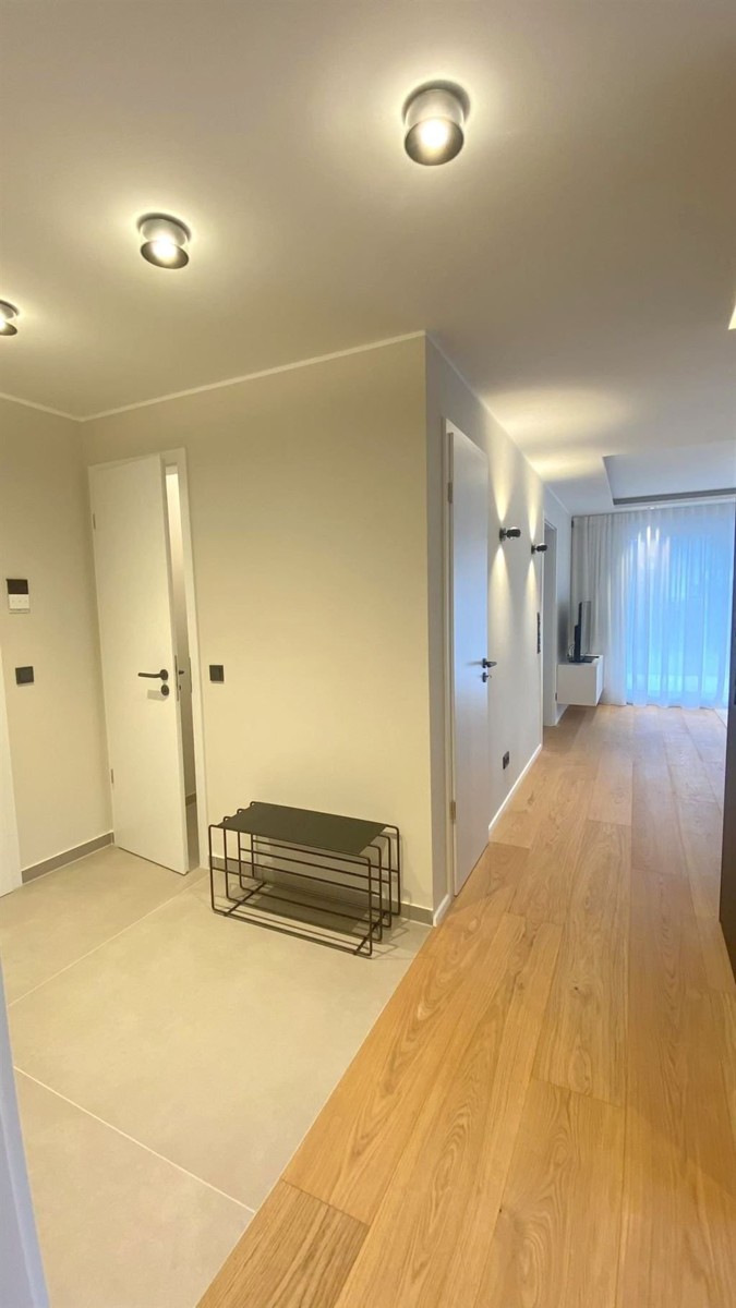 3-Zimmer-Wohnung, Terrasse, eigener Garten, Küche, voll möbliert, Einzel-Garage - Diele/Flur.jpg (826)